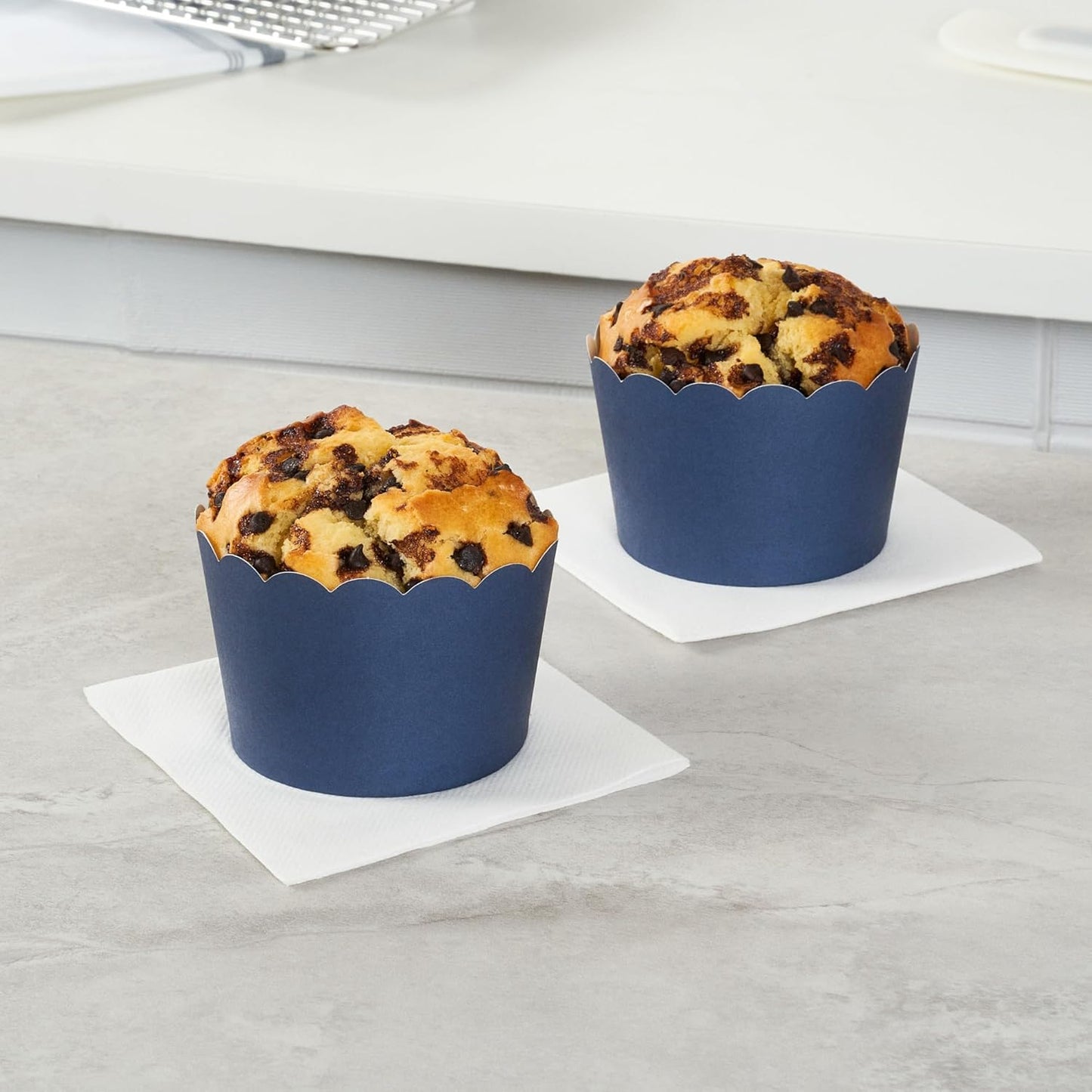 Panificio 10 Ounce Cupcake Wrappers, 200 Scalloped Baking Cups - Oven-Ready, Greaseproof, Midnight Blue Paper Cupcake Liners, Disposable, For Birthdays, Baby Showers, Or Weddings - Restaurantware