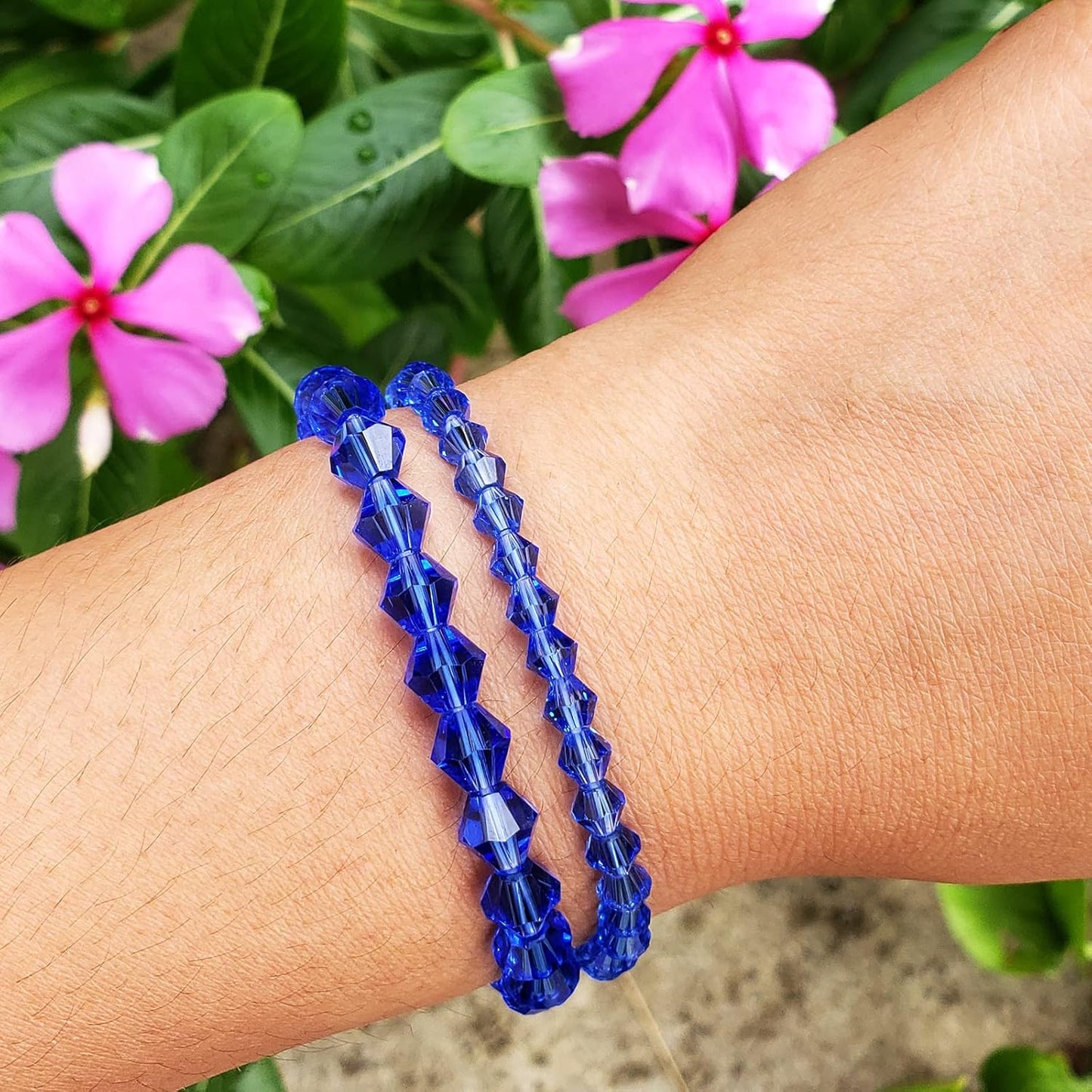 6mm Bicone 450Pcs Blue Crystal Glass Beads Faceted Bicone Shape Crystal Glass Spacer Beads for Bracelet Necklace Decorative Hand Jewelry Making (Blue, 6MM)