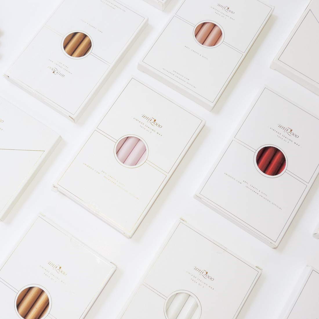 UNIQOOO Mailable Glue Gun Sealing Wax Sticks for Wax Seal Stamp - Metallic Botanical Green, Great for Birthday Cards, Wedding Invitations, Envelope, Snail Mail, Wine Package, Xmas Gift Idea, Pack of 8