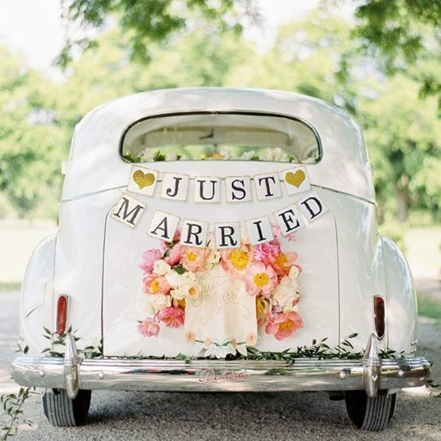 GuassLee JUST Married Banner Car Decorations, Gold Glitter Just Married Sign Garland for Bridal Shower Decorations, Photo Props and Car Decorations