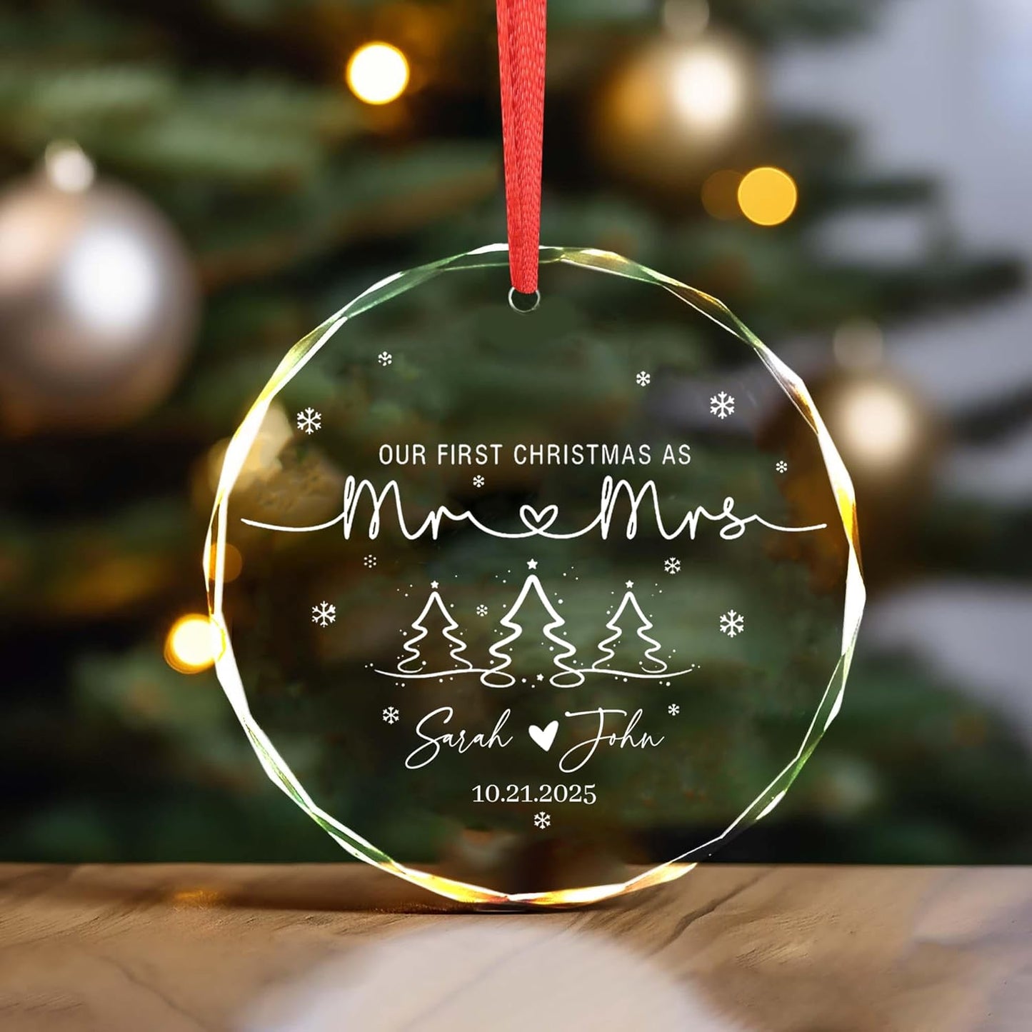Personalized Glass Ornament 2025 for Married Couples with Name, Custom Wedding Keepsake Gift for Newlyweds, Anniversary or Christmas Décor, Mr and Mrs Ornament A4