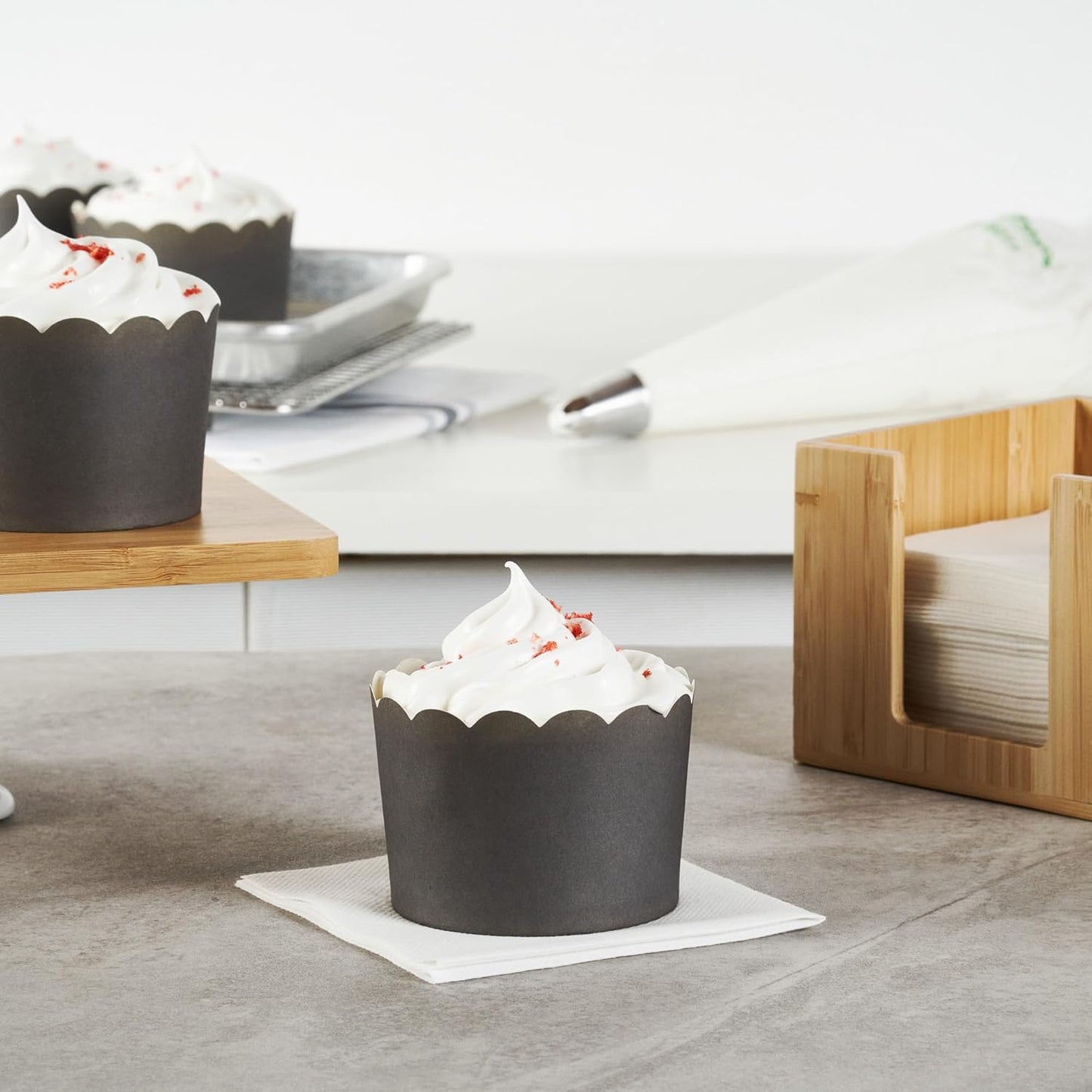 Panificio 10 Ounce Cupcake Wrappers, 200 Scalloped Baking Cups - Oven-Ready, Greaseproof, Gray Paper Cupcake Liners, Disposable, For Birthdays, Baby Showers, Or Weddings - Restaurantware