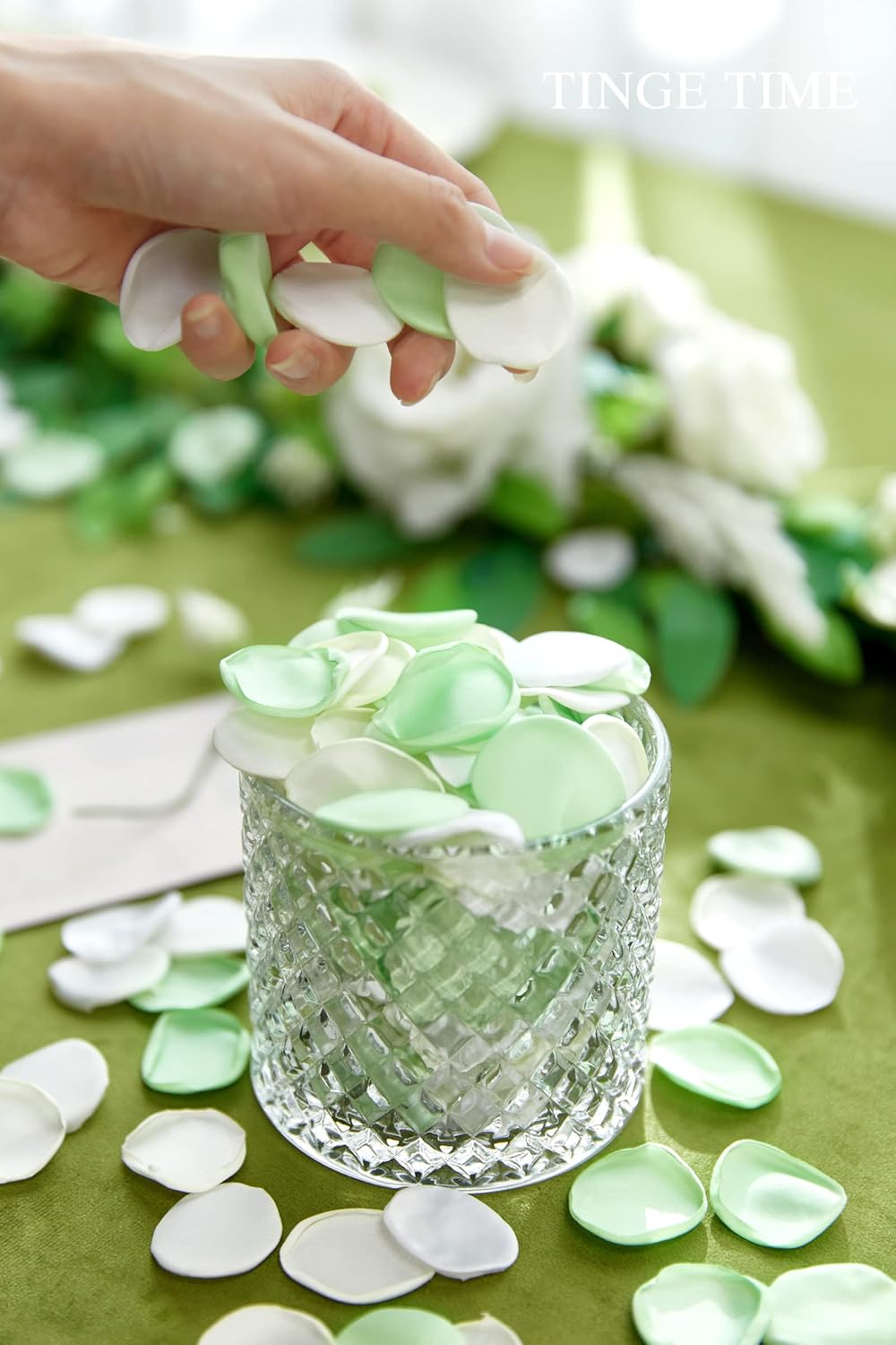TINGE TIME 400pcs Silk Flower Petals for Wedding, Rose Petals for Decoration, Fake Flower Petals for Bridal Showers, Flower Girl Petals for Anniversaries and Parties (Mint Green)