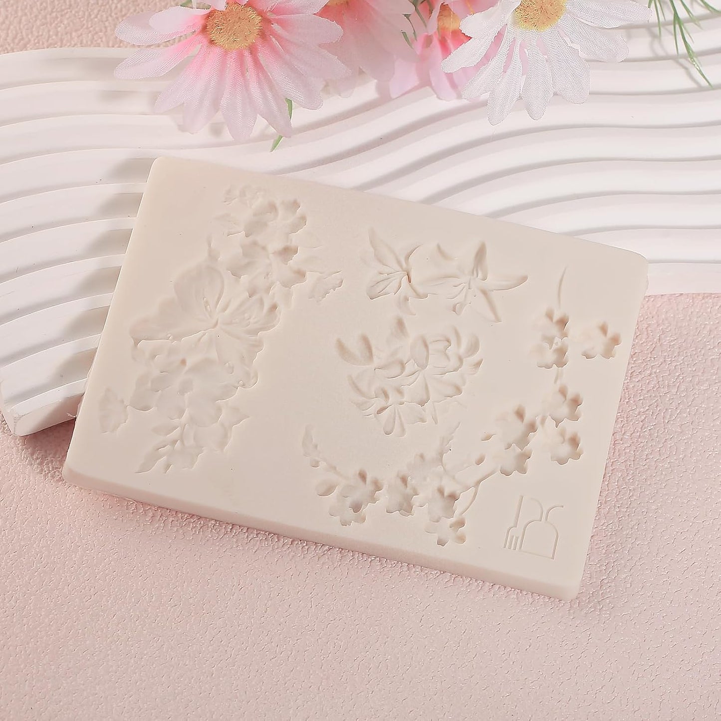 1 Pcs 3D Embossed Flower Fondant Mold, Exquisite Butterfly Lily Chocolate Silicone Molds, for Birthday Cake Decoration, Wedding Dessert Table, Candy, Keychain, Resin Crafts