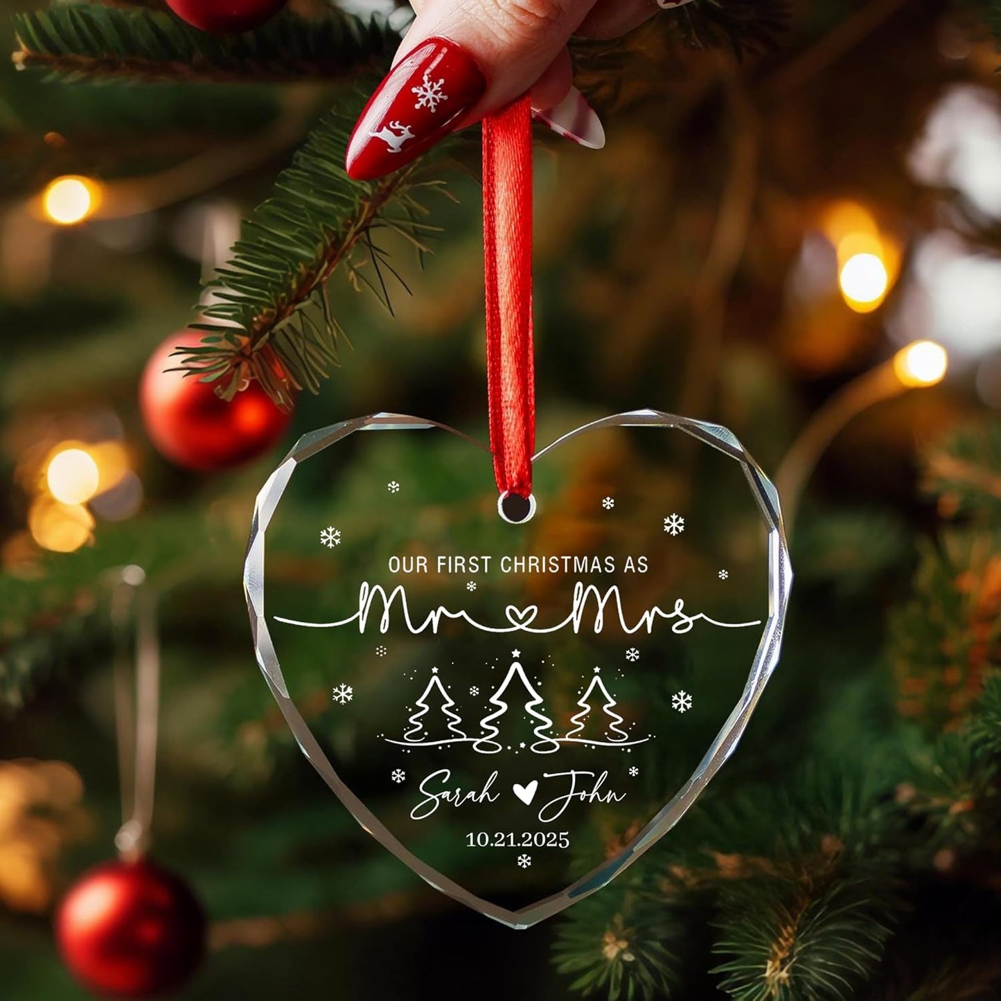 Personalized Glass Ornament 2025 for Married Couples with Name, Custom Wedding Keepsake Gift for Newlyweds, Anniversary or Christmas Décor, Mr and Mrs Ornament A4