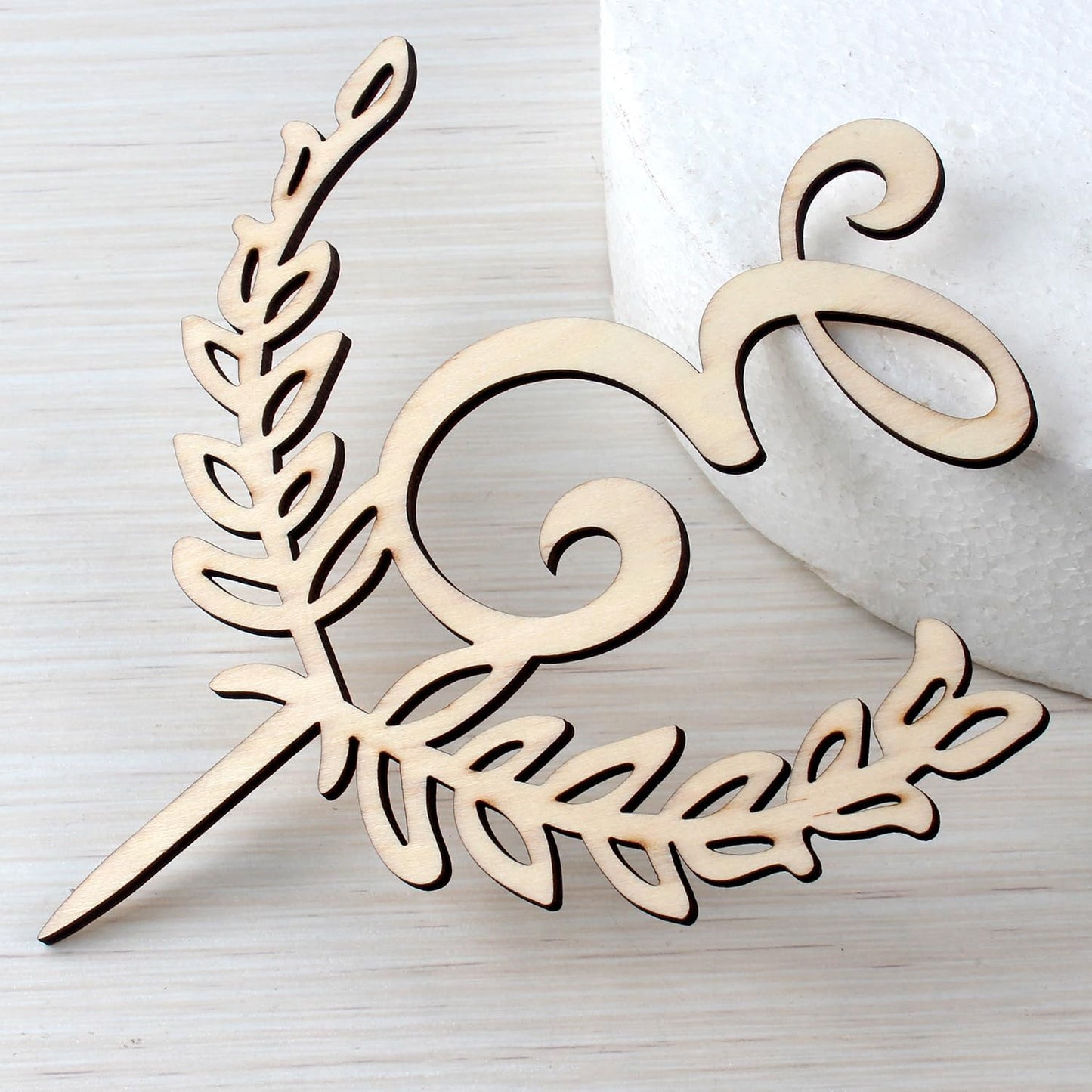 LINGTEER Personalized Inital Letter E Wooden Cake Topper Perfect for Birthday Rustic Wedding Anniversary Party Keepsake Decoration