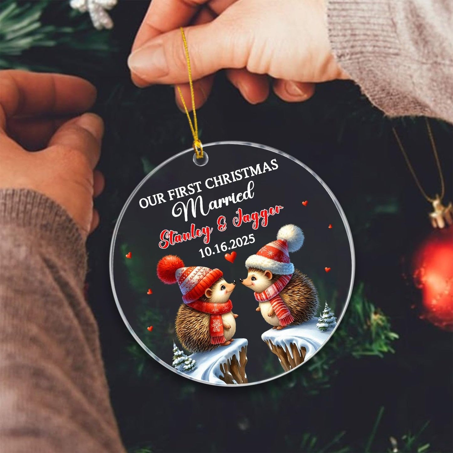 Our First Christmas Married Ornament, Custom Date/Name Mr & Mrs Hedgehog Ornament Gift for Newlyweds Bride & Groom, Personalized Couple Hedgehog Married Christmas Ornaments for Wedding Anniversary