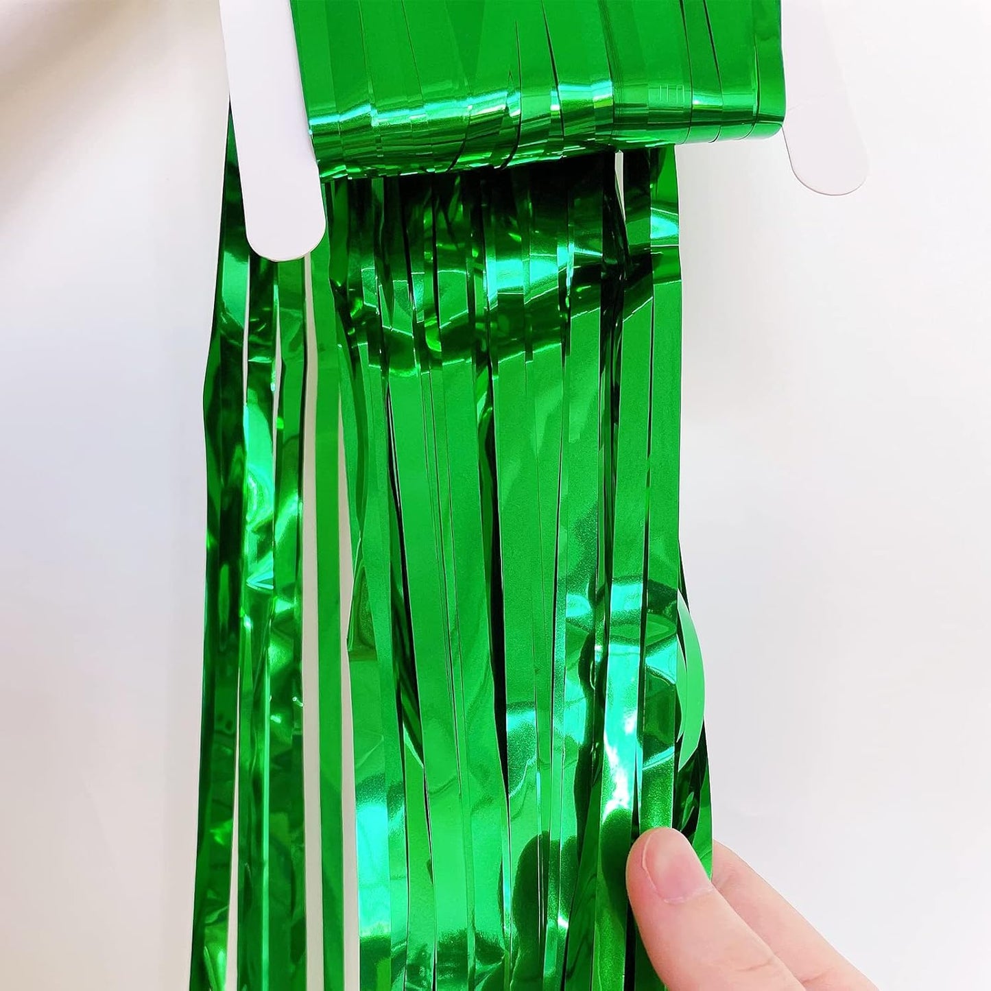 CHRORINE 2pcs 3ft x 8.3ft Green Tinsel Foil Fringe Curtains Streamers Backdrop for Green Birthday Jungle Safari Tropical Party Christmas Decorations