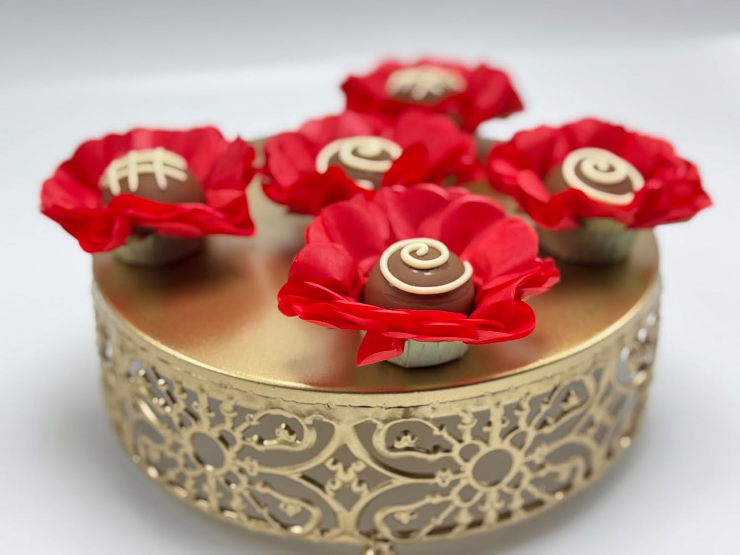 Handmade Paper Truffle Cups | Truffle Liners | Truffle Wrappers | Fominhas | Candy cups for chocolate | Forminhas de Brigadeiro | Candy liners - Pack of 20 - (Paper, Crimson Red)