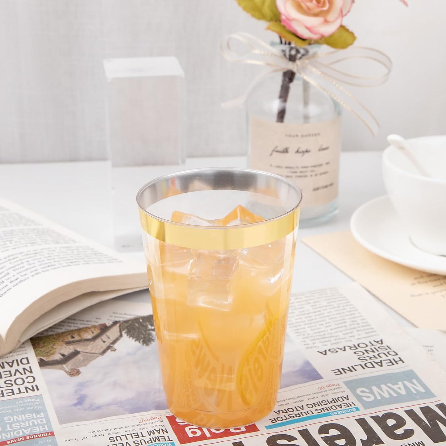 I00000 100 Pack 12 oz Gold Plastic Cups, Gold Rimmed Disposable Cups, Disposable Wine Glasses Cocktail Glasses Premium Cup with Golden Rim, 12 Ounce Plastic Tumblers for Party & Wedding