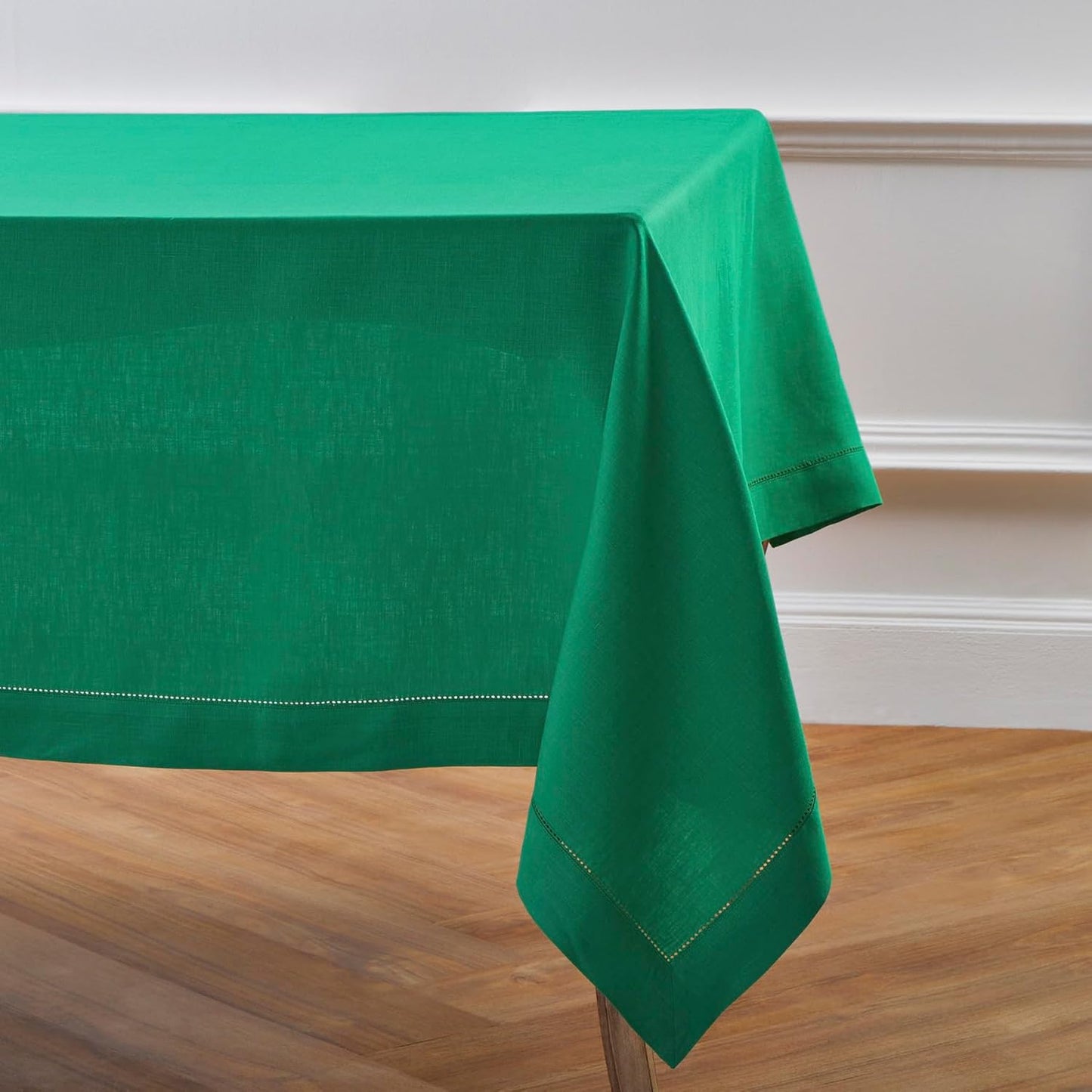 Solino Home Linen Tablecloth 60 x 120 Inch - Classic Hemstitch 100% Pure Linen Emerald Green Table Cloth for Rectangle Tables - Machine Washable Tablecloth for Christmas
