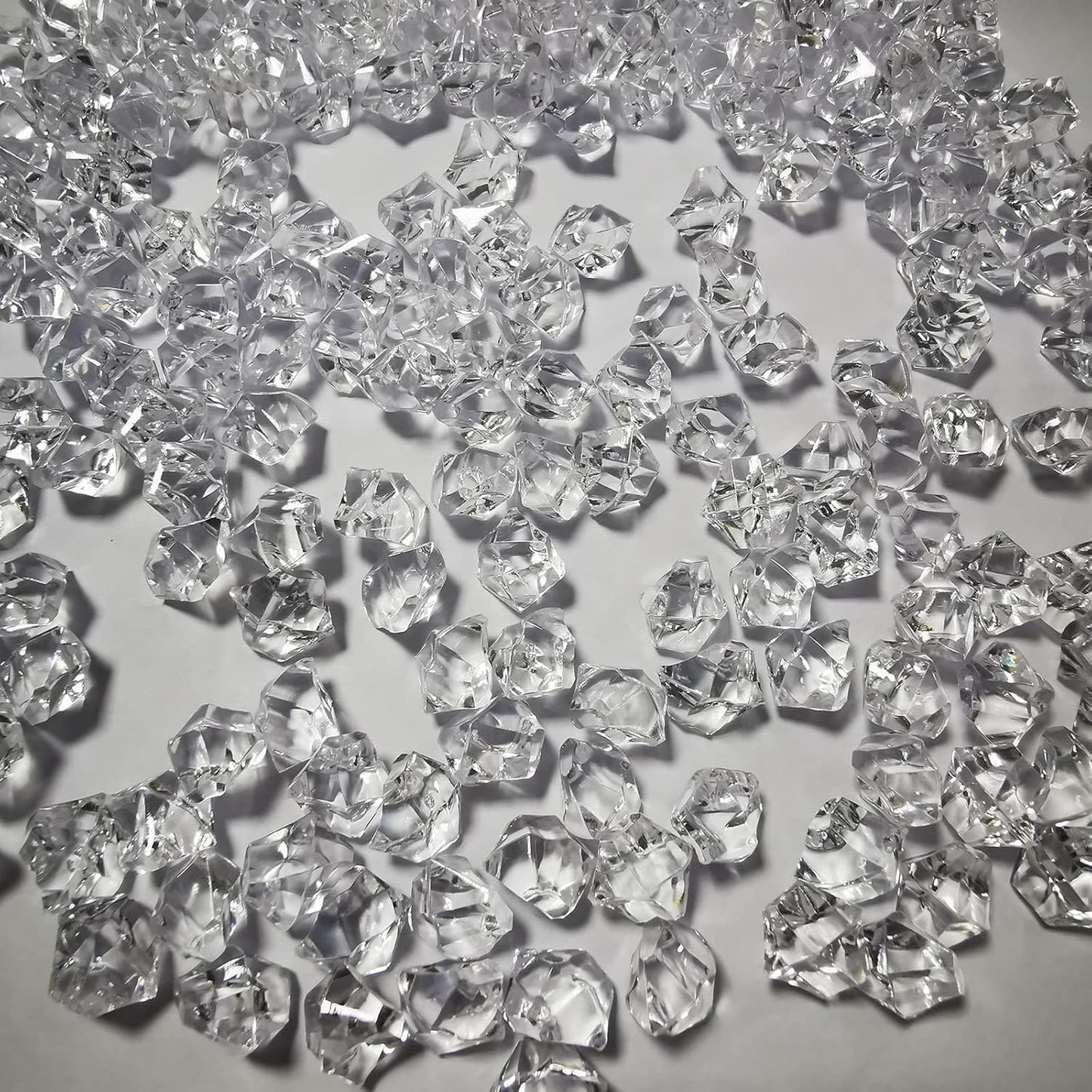 Fake Crushed Ice Cubes, Vase Fillers, 150 pcs 16*22 mm Fake crushed Ice Cubes Artificial Acrylic Crystal Rocks Diamonds for Vase Fillers, Party Favor, Wedding Decoration (0.86*0.62inch,Clear)
