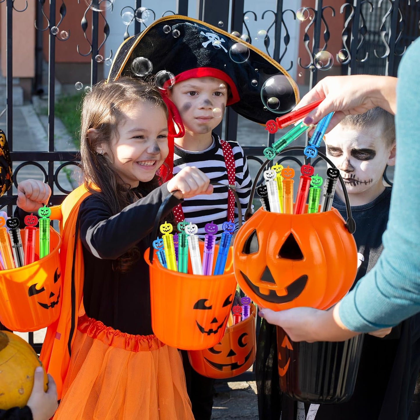 SpringFlower 200 PCS Halloween Party Favor, Bubble Wands for Kids, Halloween Treats Toys, Girls Boys Classroom Prizes, Halloween Gifts For Trick Or Treating