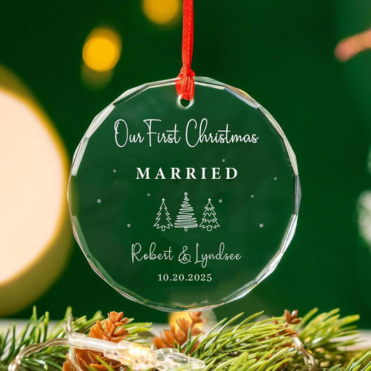 Personalized Glass Ornament 2025 for Married Couples with Name, Custom Wedding Keepsake Gift for Newlyweds, Anniversary or Christmas Décor, Mr and Mrs Ornament A2