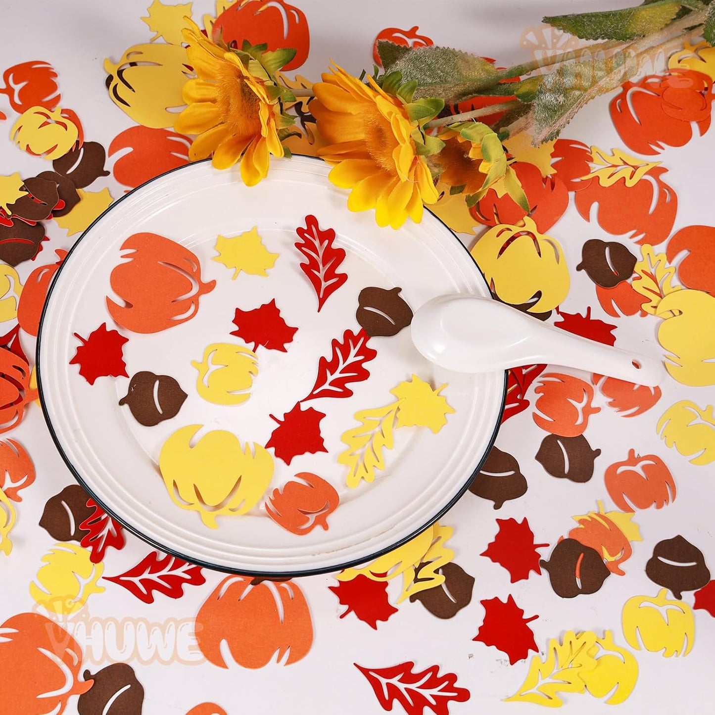 VHUWE Thanksgiving Confetti 200 Pcs, Autumn Fall Confetti, Pumpkin, Pinecones, Thanksgiving Maple Leaves for Thanksgiving Table Decorations and Party Supplies - Paper