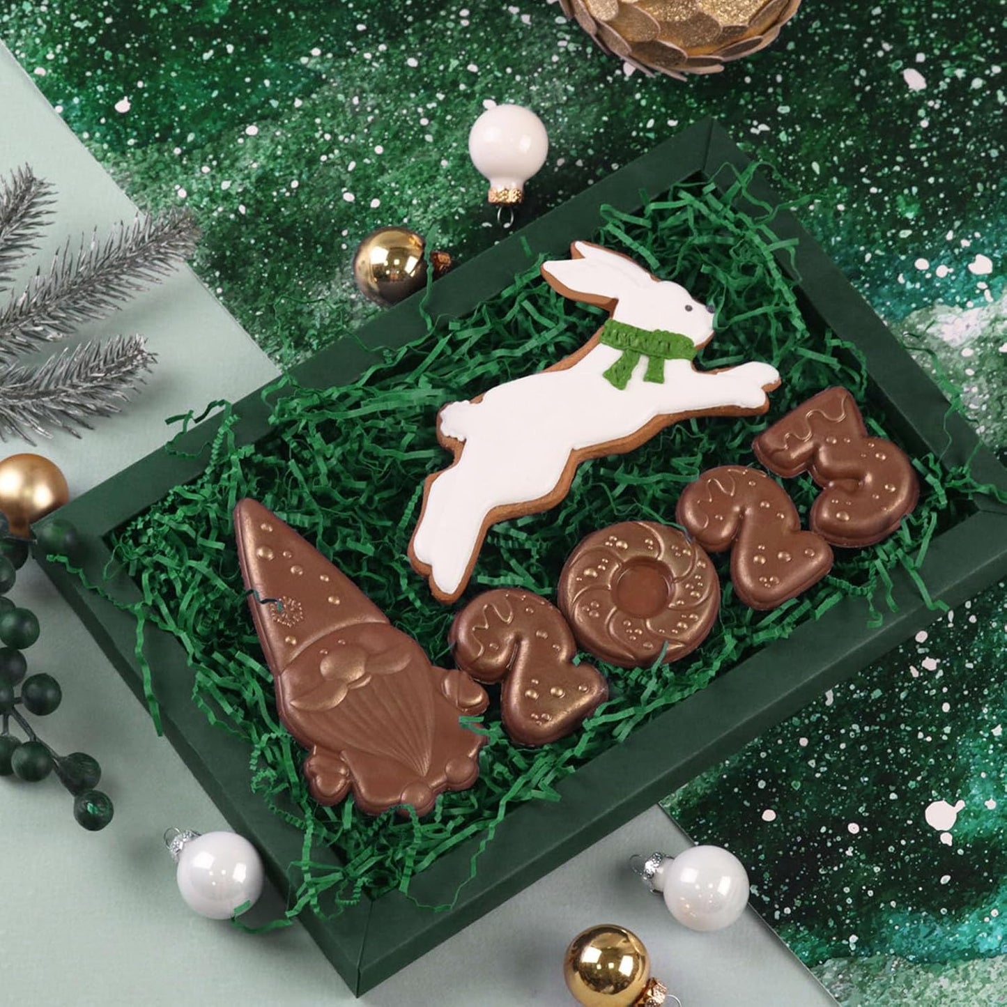 1 LB Dark Green Crinkle Cut Paper Shred Filler Great for Gift Wrapping, Dark Green Basket Fillers, Birthday, Halloween Thanksgiving Christmas Patrick's Day, Easter Party Decor Filling Supplies