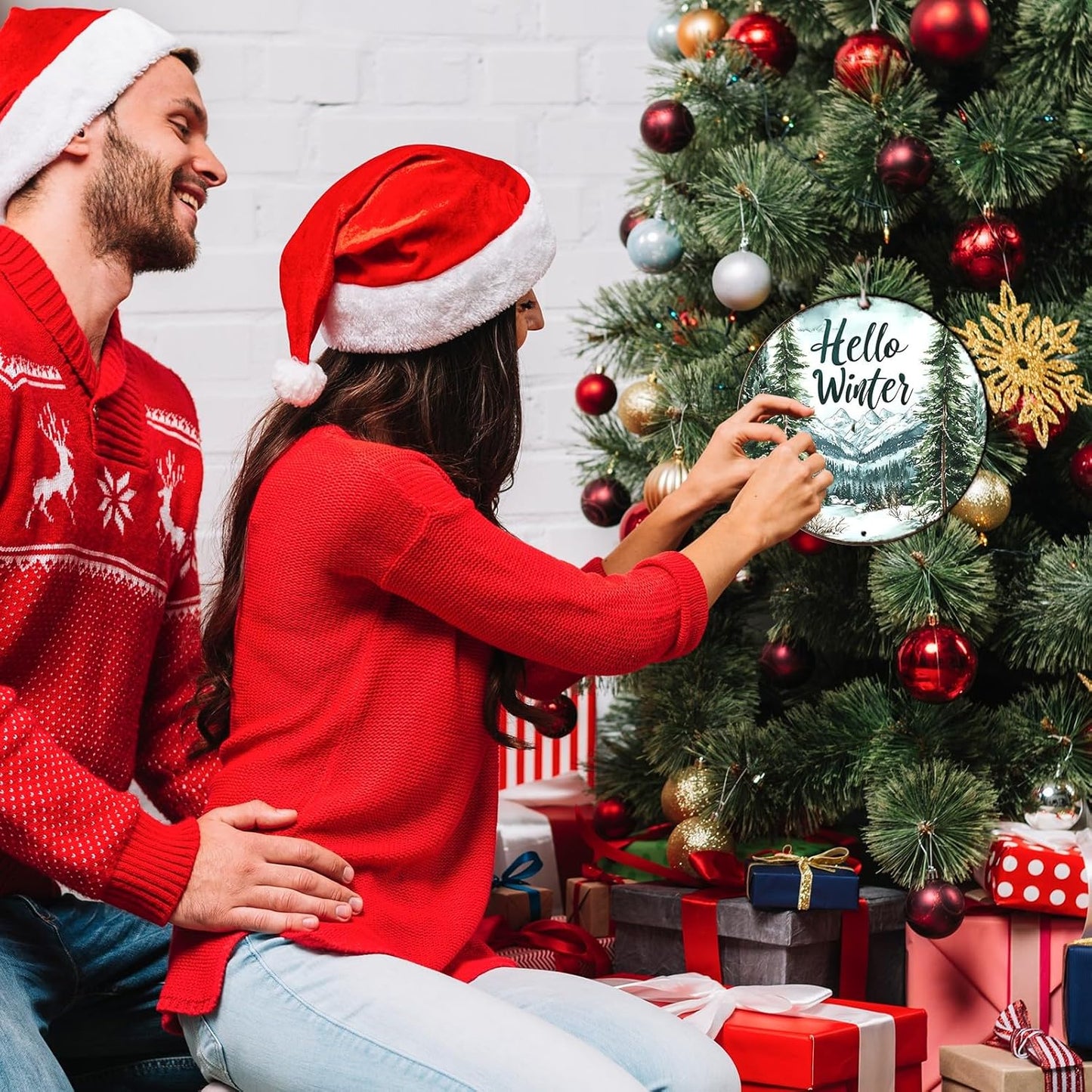 Round Christmas Metal Tin Sign Hello Winter Sign Christmas Pine Trees Welcome Door Sign Xmas Winter Holiday Farmhouse Rustic Wreath Sign for Indoor Outdoor Home Wall Window Decor 8 * 8 in