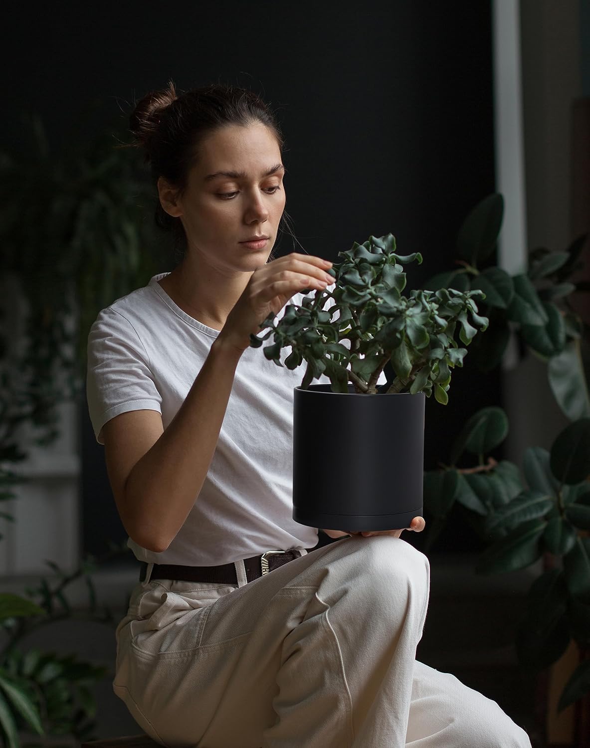 D'vine Dev 4 Pack 6.5 Inch Modern Plastic Plant Pots, Small Garden Planters for Plant with Drainage Holes and Saucers, Black Color, 74-Y-L-2