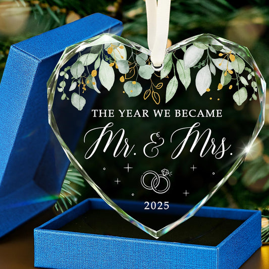 HEXMOZ Wedding Gifts for Couples 2025 - Mr and Mrs Gifts - Bridal Shower Gift, Wedding Ideas for Newly Wed, Bride, Future Mr Mrs - Just Married Glass Ornament 2025, 1st Married Couple Christmas Decor