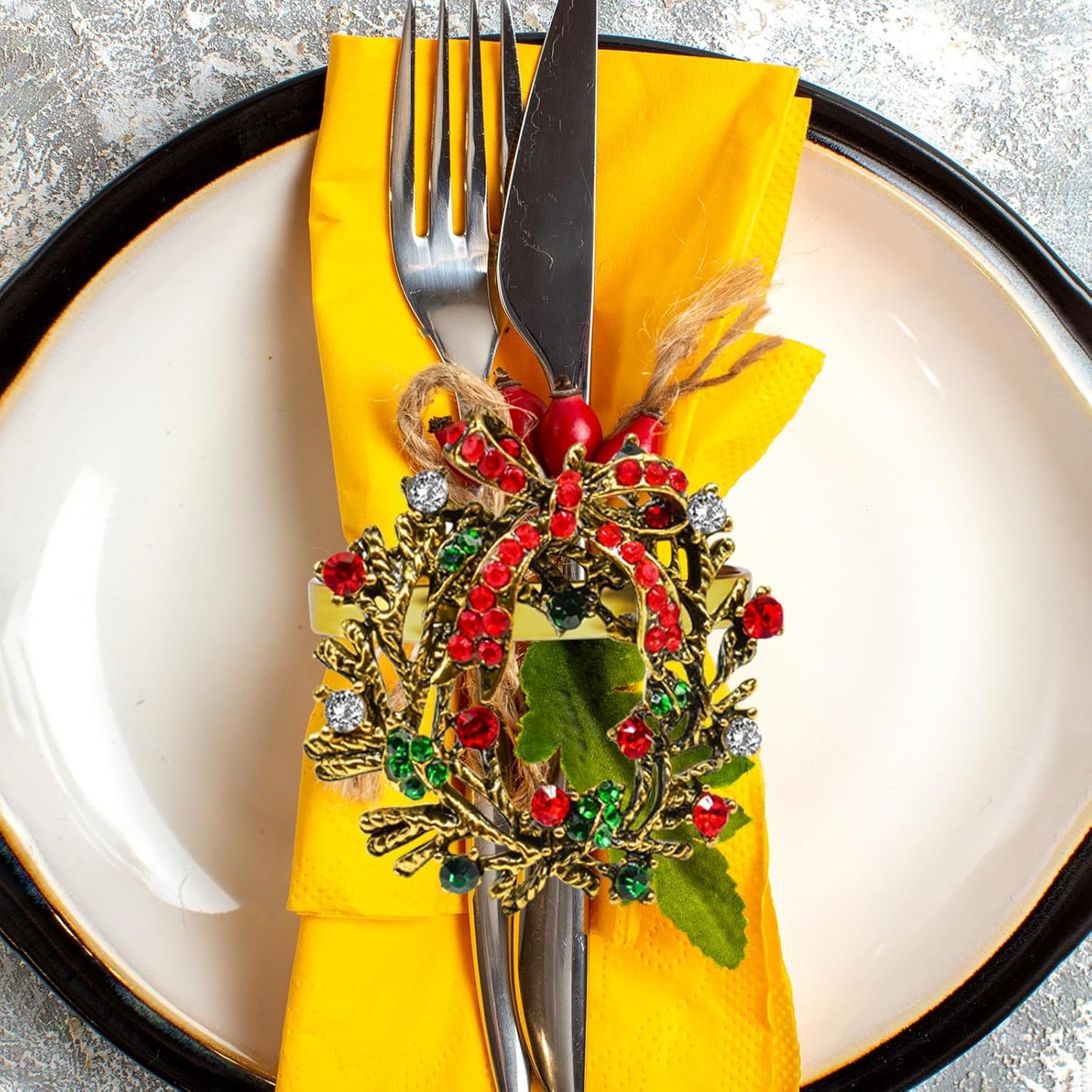 Halatool Set of 6 Christmas Napkin Rings Delicate Wreath Napkin Holder for Christmas Thanksgiving Holiday Party Table Decoration