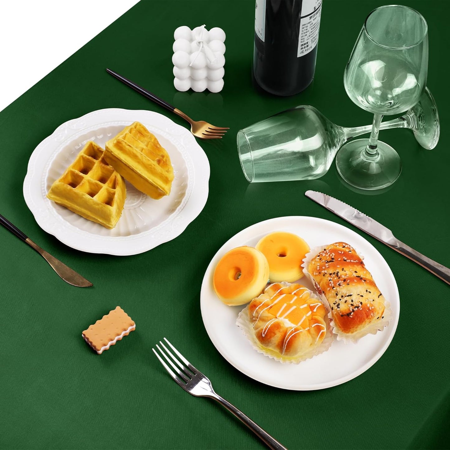 TURSTIN 1 Packs Dark Green Satin Tablecloth 102 x 58 Inch Overlay Satin Table Cover Rectangle Bright Silk Tablecloth Smooth Fabric Table Decoration for Wedding Banquet Party Events