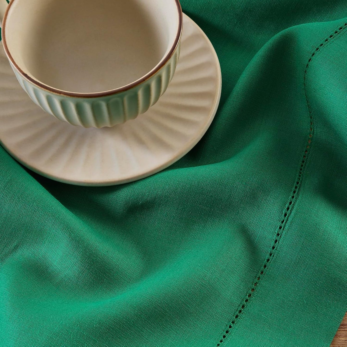 Solino Home Linen Tablecloth 60 x 120 Inch - Classic Hemstitch 100% Pure Linen Emerald Green Table Cloth for Rectangle Tables - Machine Washable Tablecloth for Christmas